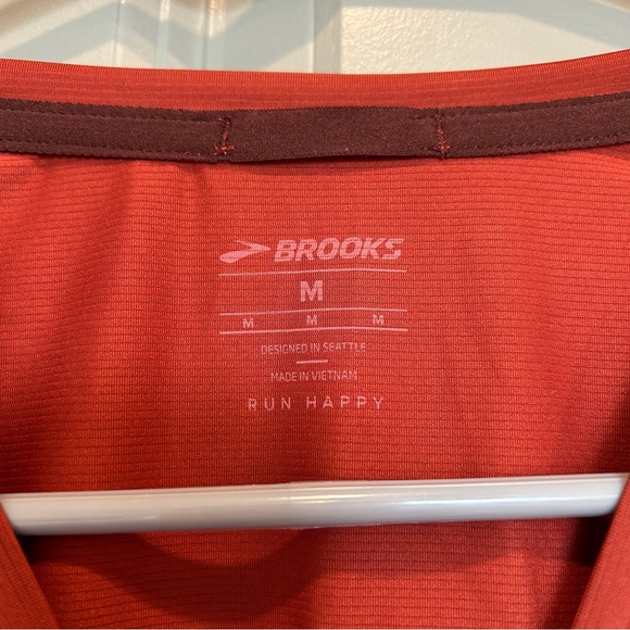 Brooks Sprint Free Lightweight Running Short Sleeve in Copper Red in Medium - Picture 7 of 8